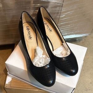 Life Stride Black Textured Heels